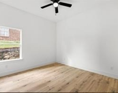 5516 Helmick Avenue - Photo Thumbnail 12