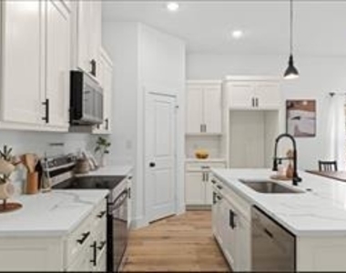 5516 Helmick Avenue - Photo Thumbnail 7