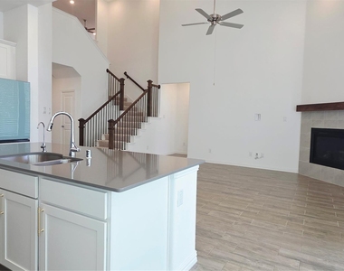 8104 Blue Heron Lane - Photo Thumbnail 10