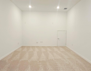 8104 Blue Heron Lane - Photo Thumbnail 20