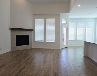 8104 Blue Heron Lane - Photo Thumbnail 6