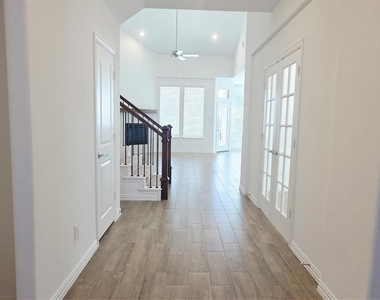 8104 Blue Heron Lane - Photo Thumbnail 2