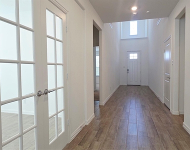8104 Blue Heron Lane - Photo Thumbnail 18
