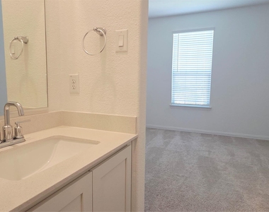 8104 Blue Heron Lane - Photo Thumbnail 26