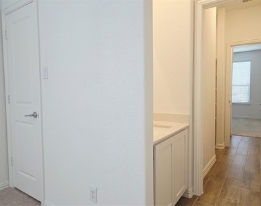 8104 Blue Heron Lane - Photo Thumbnail 23