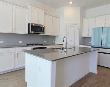 8104 Blue Heron Lane - Photo Thumbnail 11