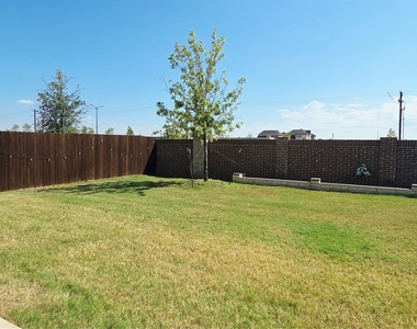 8104 Blue Heron Lane - Photo Thumbnail 31
