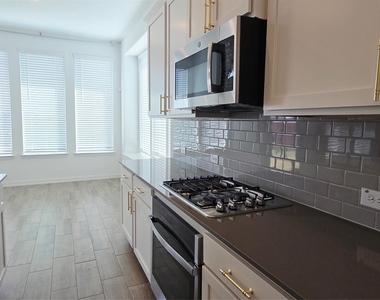 8104 Blue Heron Lane - Photo Thumbnail 13