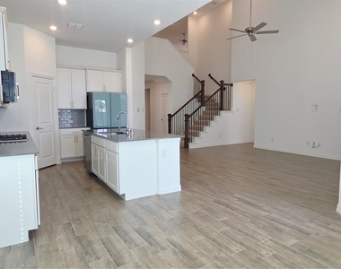 8104 Blue Heron Lane - Photo Thumbnail 9