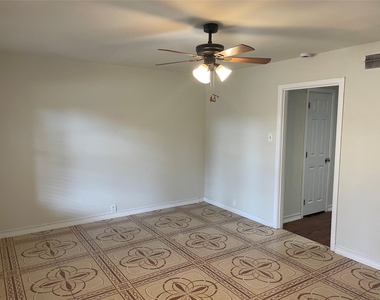 1512 Hilltop Drive - Photo Thumbnail 5
