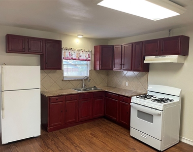 1512 Hilltop Drive - Photo Thumbnail 8