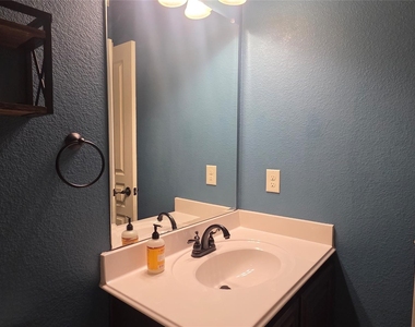 525 Bamborough Drive - Photo Thumbnail 20