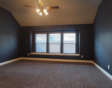 525 Bamborough Drive - Photo Thumbnail 15