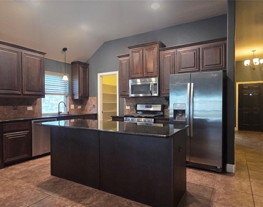 525 Bamborough Drive - Photo Thumbnail 7