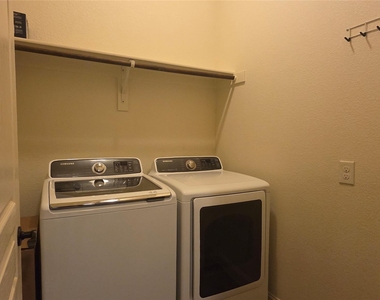525 Bamborough Drive - Photo Thumbnail 5