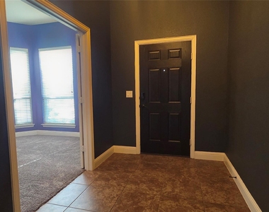 525 Bamborough Drive - Photo Thumbnail 3