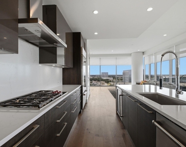 7901 Windrose Avenue - Photo Thumbnail 10