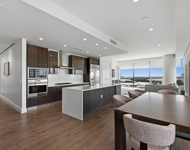 7901 Windrose Avenue - Photo Thumbnail 11