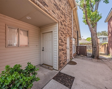 617 Dover Court - Photo Thumbnail 2