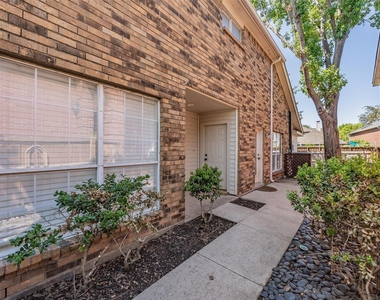 617 Dover Court - Photo Thumbnail 3