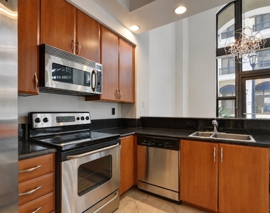 801 S Olive Avenue - Photo Thumbnail 3