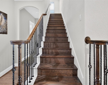 6820 Westbury Drive - Photo Thumbnail 18