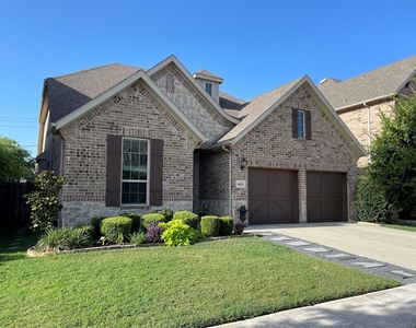 6820 Westbury Drive - Photo Thumbnail 3