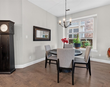 6820 Westbury Drive - Photo Thumbnail 5