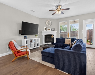 6820 Westbury Drive - Photo Thumbnail 4