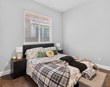 6820 Westbury Drive - Photo Thumbnail 16