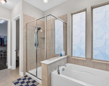 6820 Westbury Drive - Photo Thumbnail 9