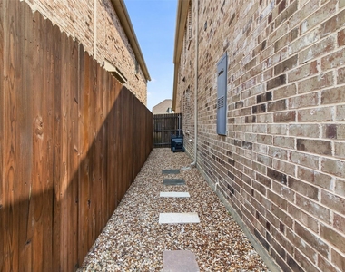 6820 Westbury Drive - Photo Thumbnail 23