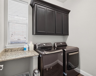 6820 Westbury Drive - Photo Thumbnail 12