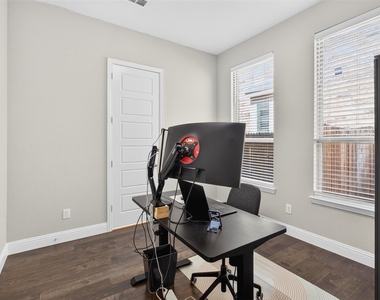 6820 Westbury Drive - Photo Thumbnail 11