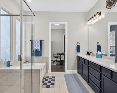 6820 Westbury Drive - Photo Thumbnail 8