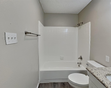 621 Meadowview Drive - Photo Thumbnail 15