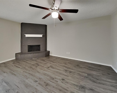 621 Meadowview Drive - Photo Thumbnail 2