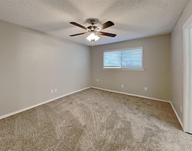 621 Meadowview Drive - Photo Thumbnail 7