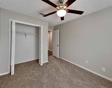621 Meadowview Drive - Photo Thumbnail 13