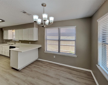 1562 Tiffany Forest Lane - Photo Thumbnail 5