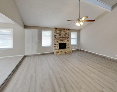 1562 Tiffany Forest Lane - Photo Thumbnail 2