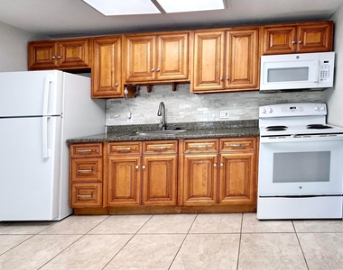 7168 Southgate Boulevard - Photo Thumbnail 4