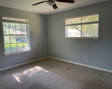 1112 Joanna Circle - Photo Thumbnail 3