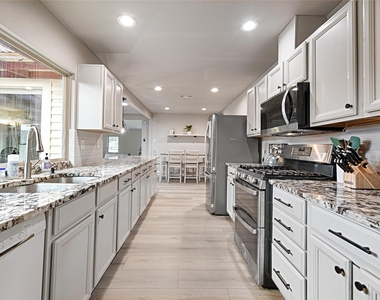 6536 Mesquite Trail - Photo Thumbnail 9