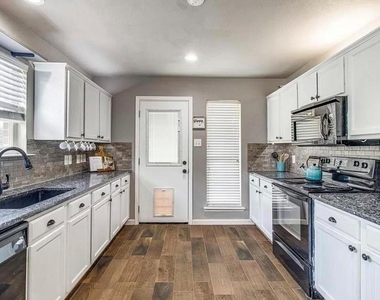 505 Harvard Drive - Photo Thumbnail 7