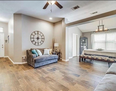 505 Harvard Drive - Photo Thumbnail 3