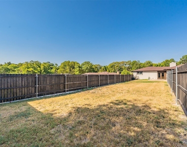 5812 Regatta Circle - Photo Thumbnail 6