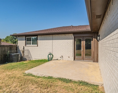 5812 Regatta Circle - Photo Thumbnail 5