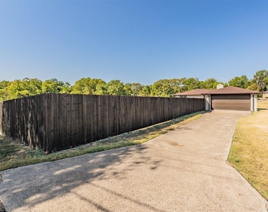 5812 Regatta Circle - Photo Thumbnail 7