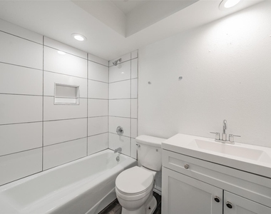 5812 Regatta Circle - Photo Thumbnail 20